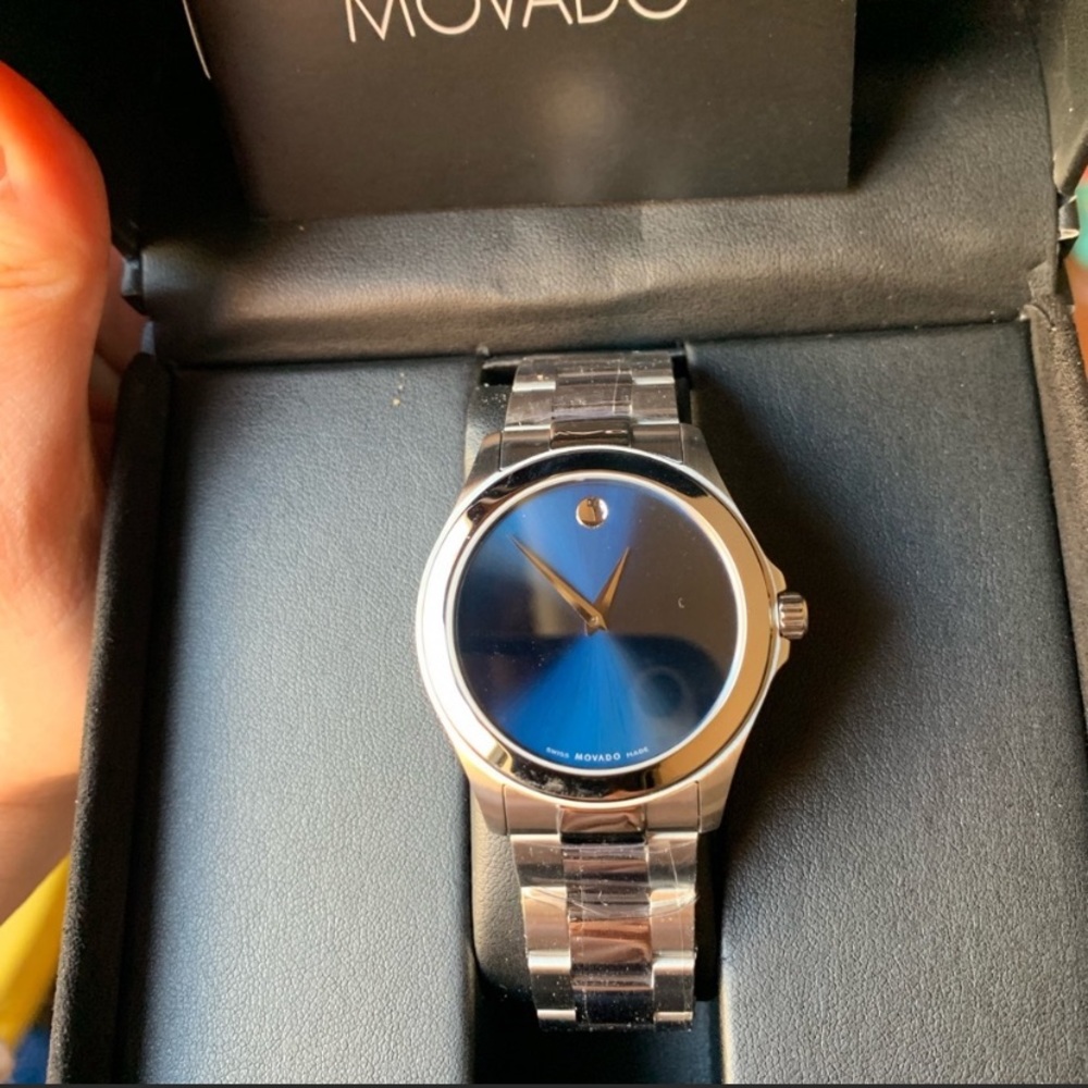 ⛔️HOLD⛔️Authentic Movado 38mm stainless blue watch - Picture 2 of 11